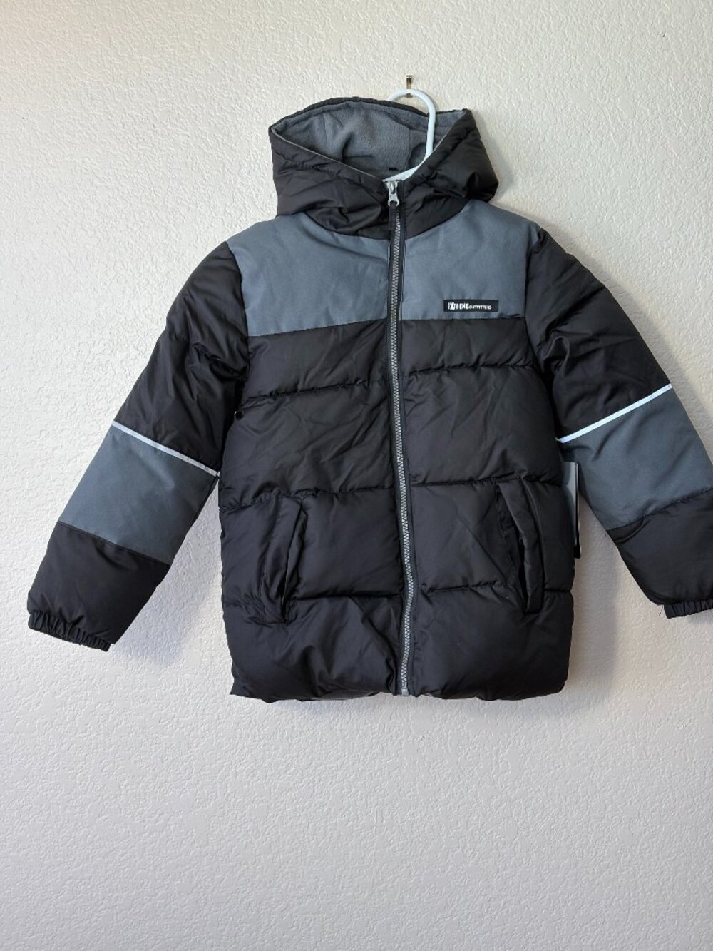 NWT iXtreme Boys Size 7 Hooded Winter Puffer Jacket Black Gray